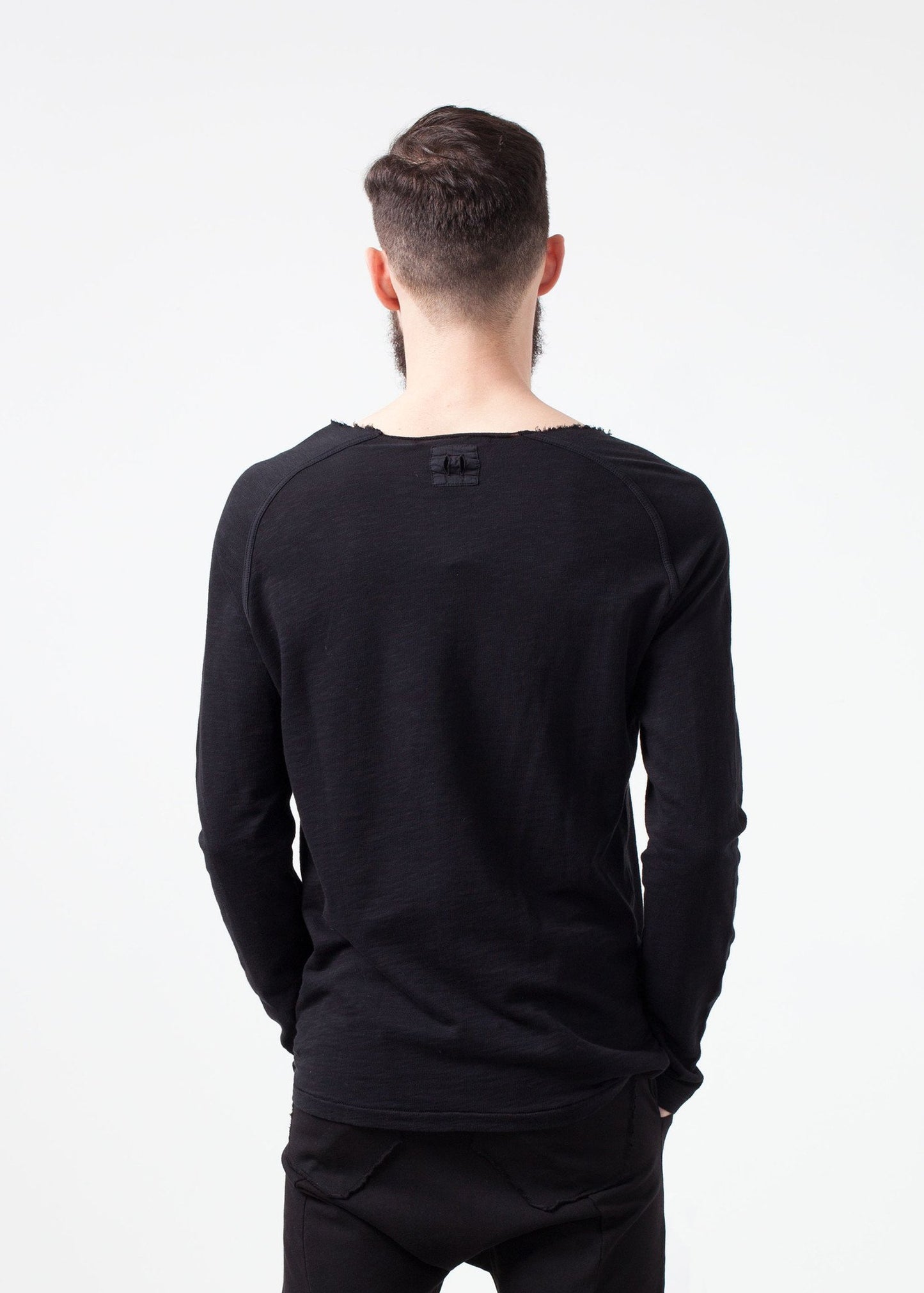 Daris Tee in Black Hannes Roether