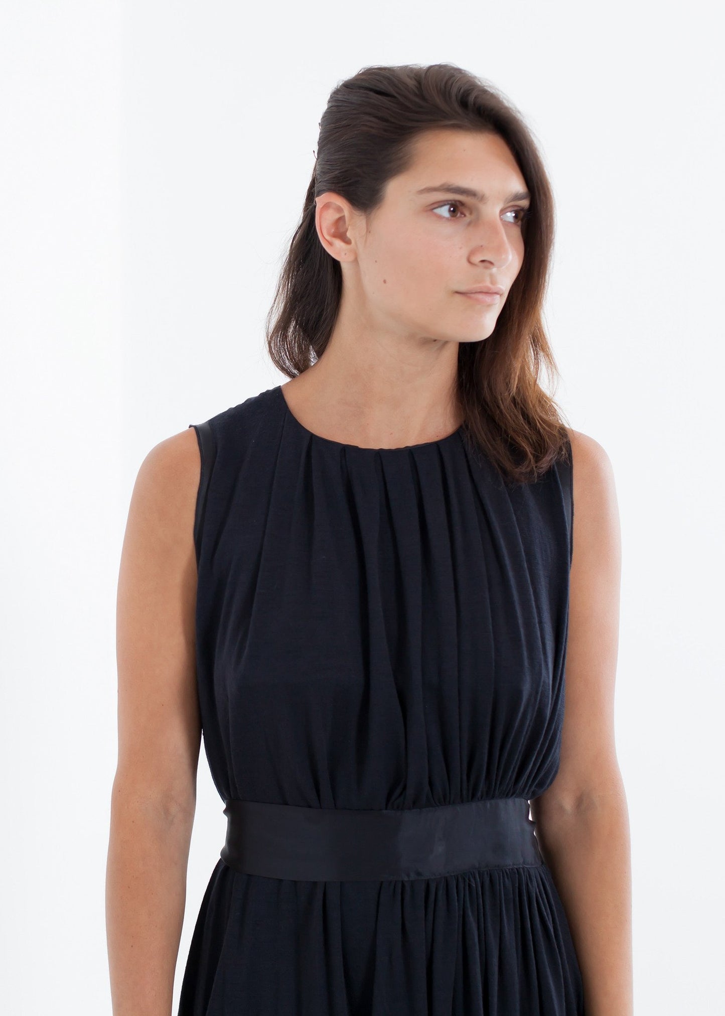 Sleeveless Pleated Dress in Navy Hache