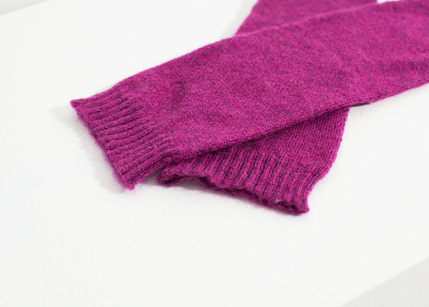 Pikki Mittens in Fuchsia Lilith