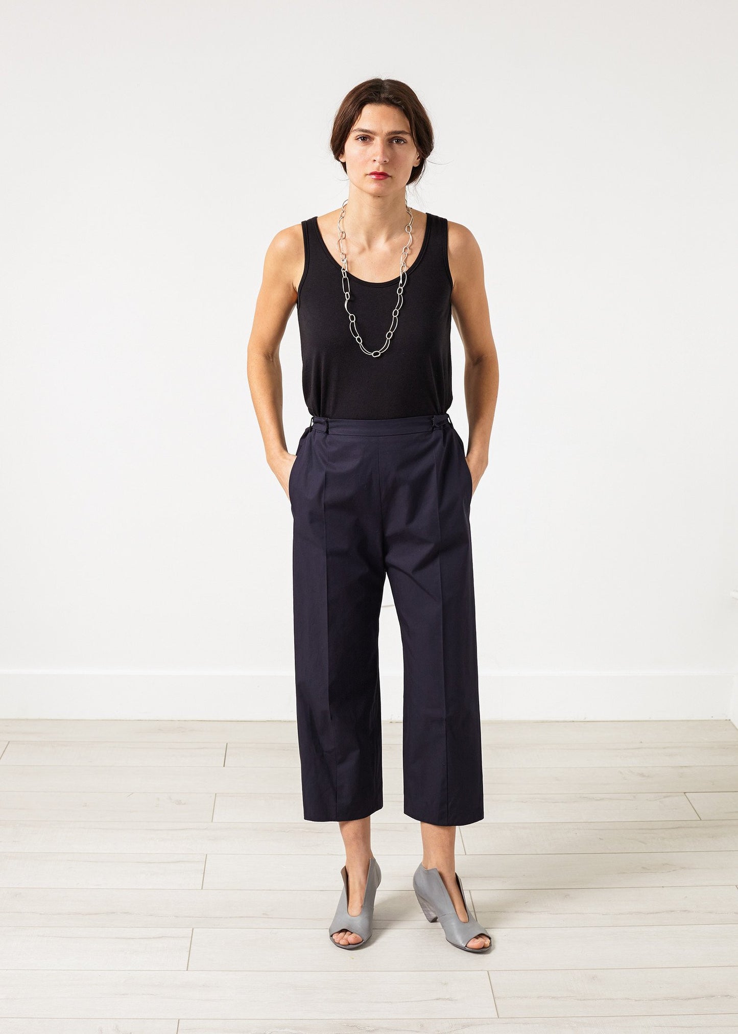 Wide Cropped Trouser in Navy Ter et Bantine
