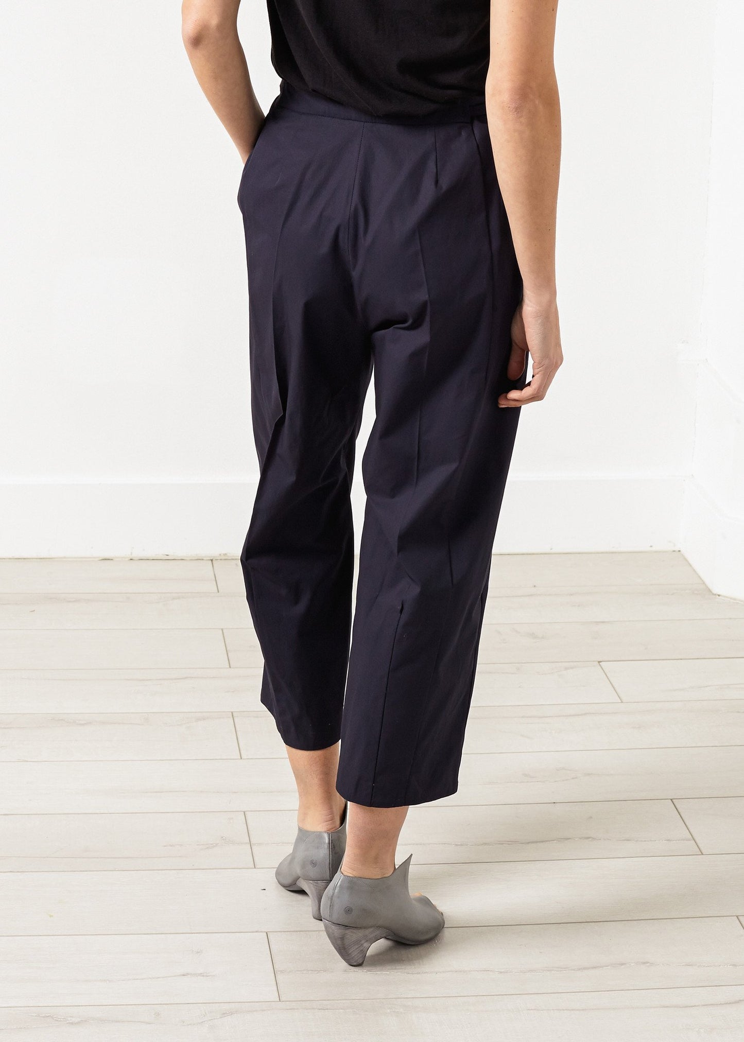 Wide Cropped Trouser in Navy Ter et Bantine