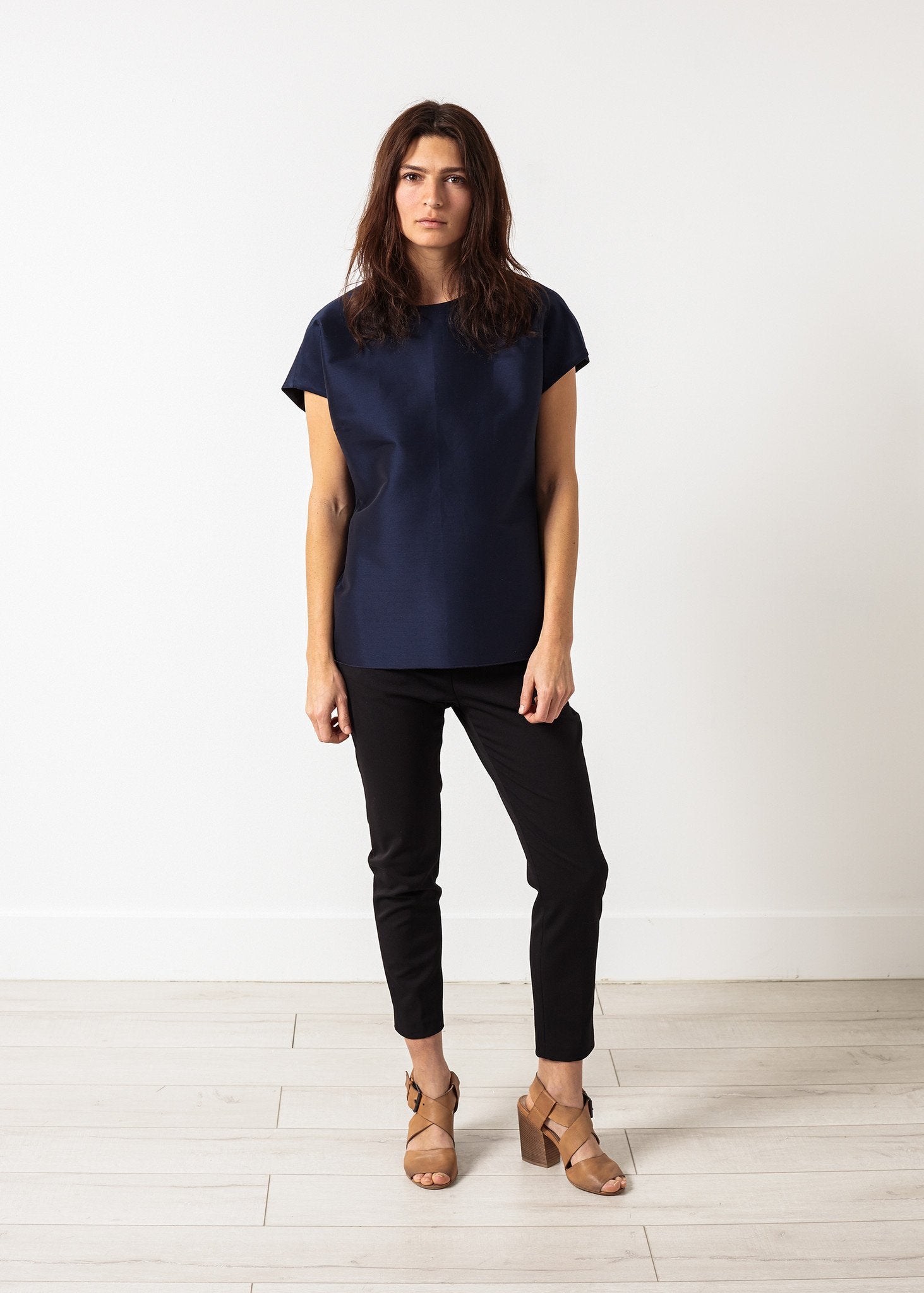 Tucked Sleeve Blouse in Navy Ter et Bantine