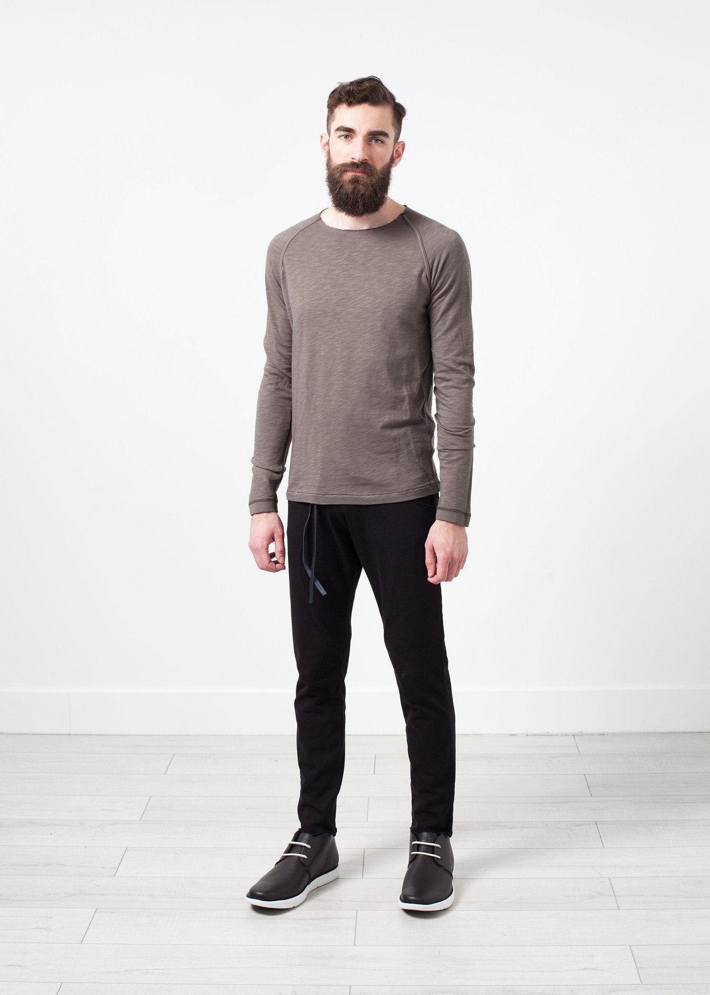 Daris Tee in Olive Hannes Roether