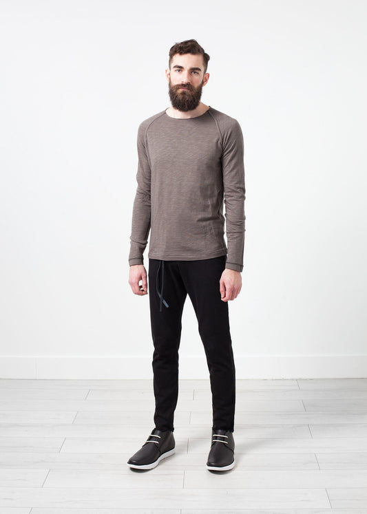 Daris Tee in Olive Hannes Roether