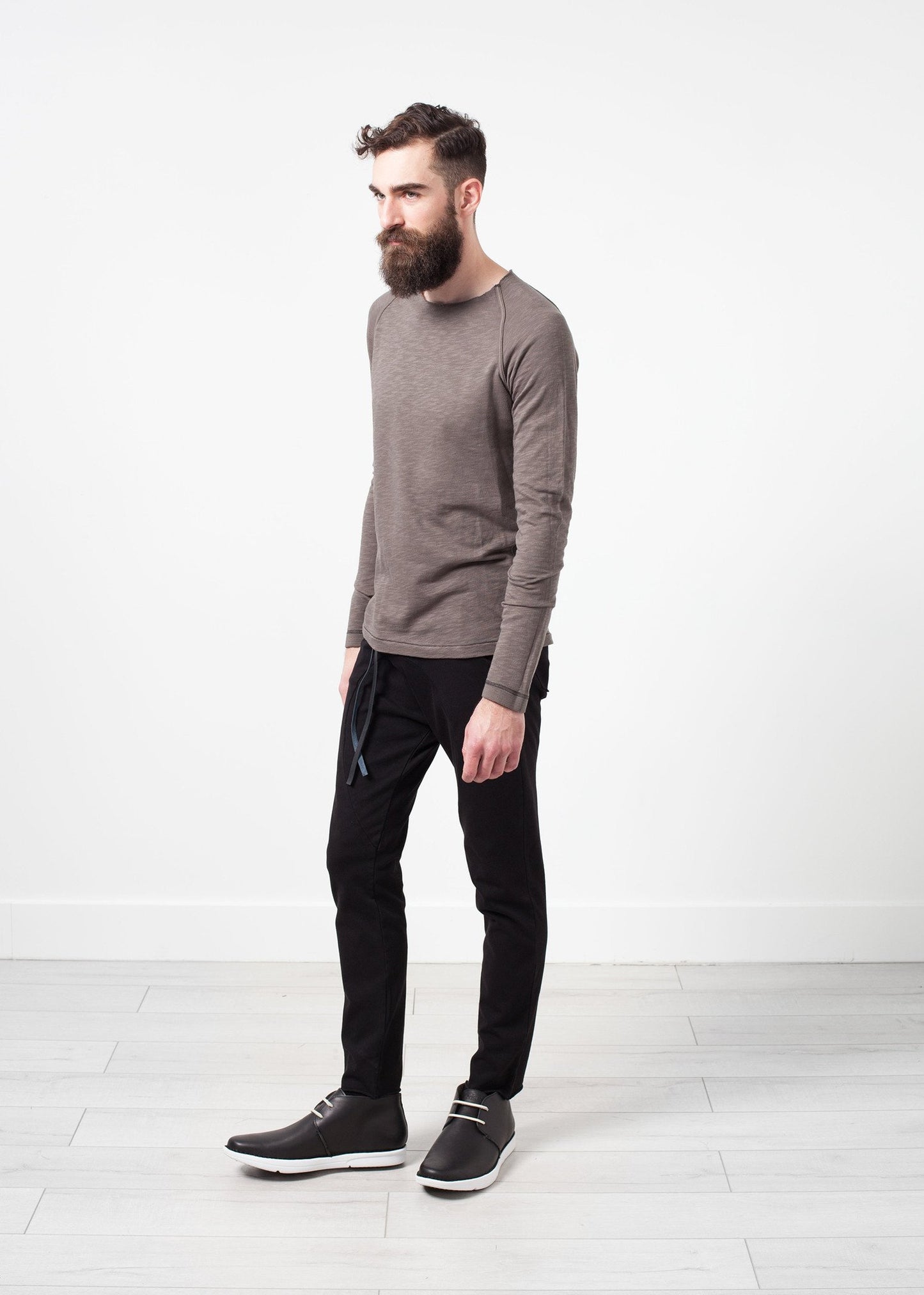 Daris Tee in Olive Hannes Roether