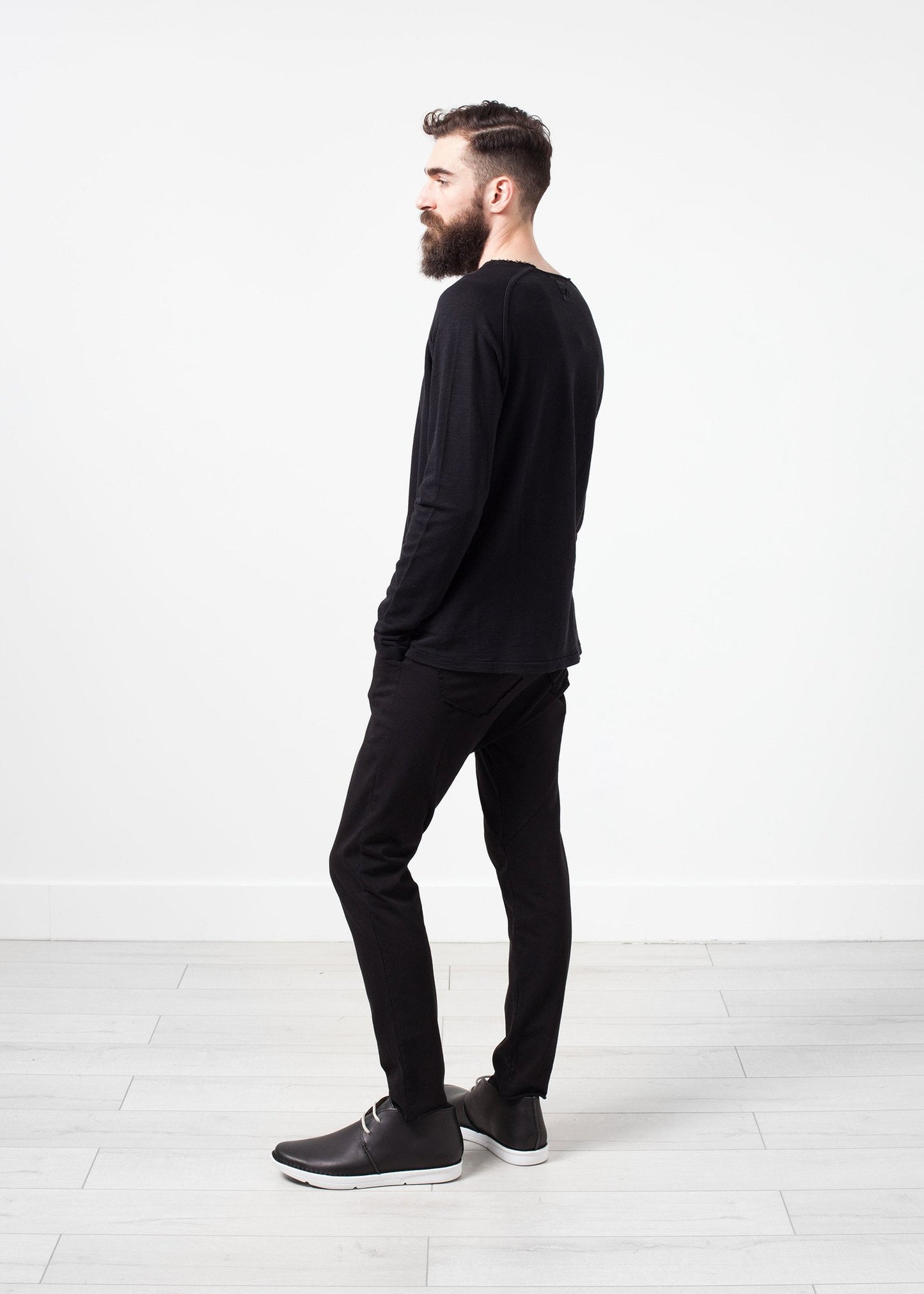 Daris Tee in Black Hannes Roether