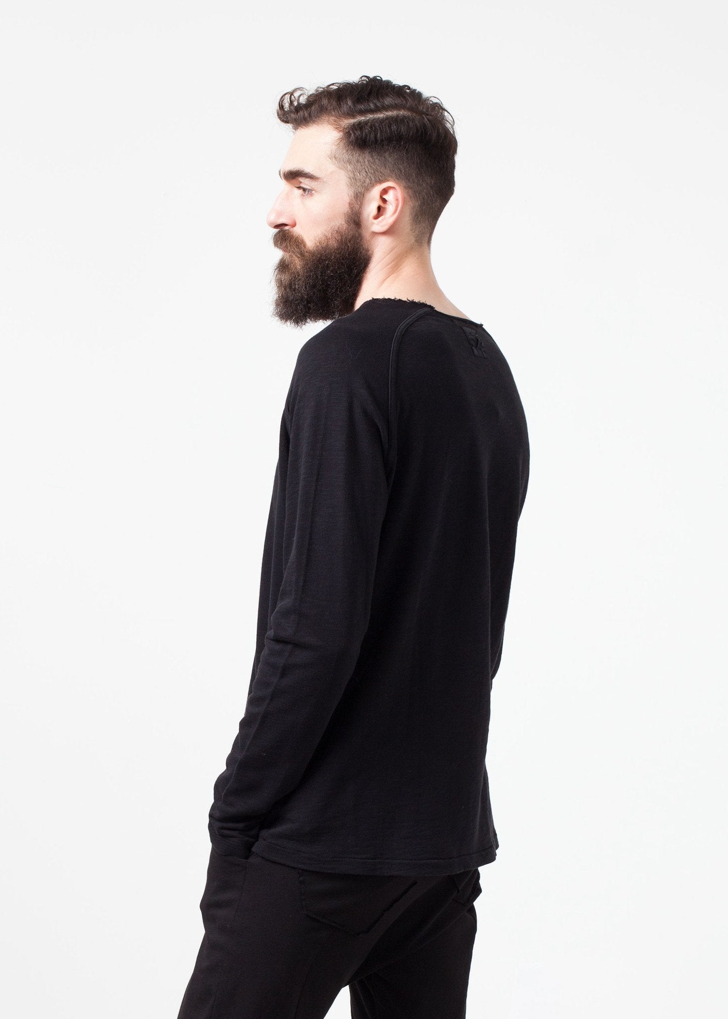 Daris Tee in Black Hannes Roether