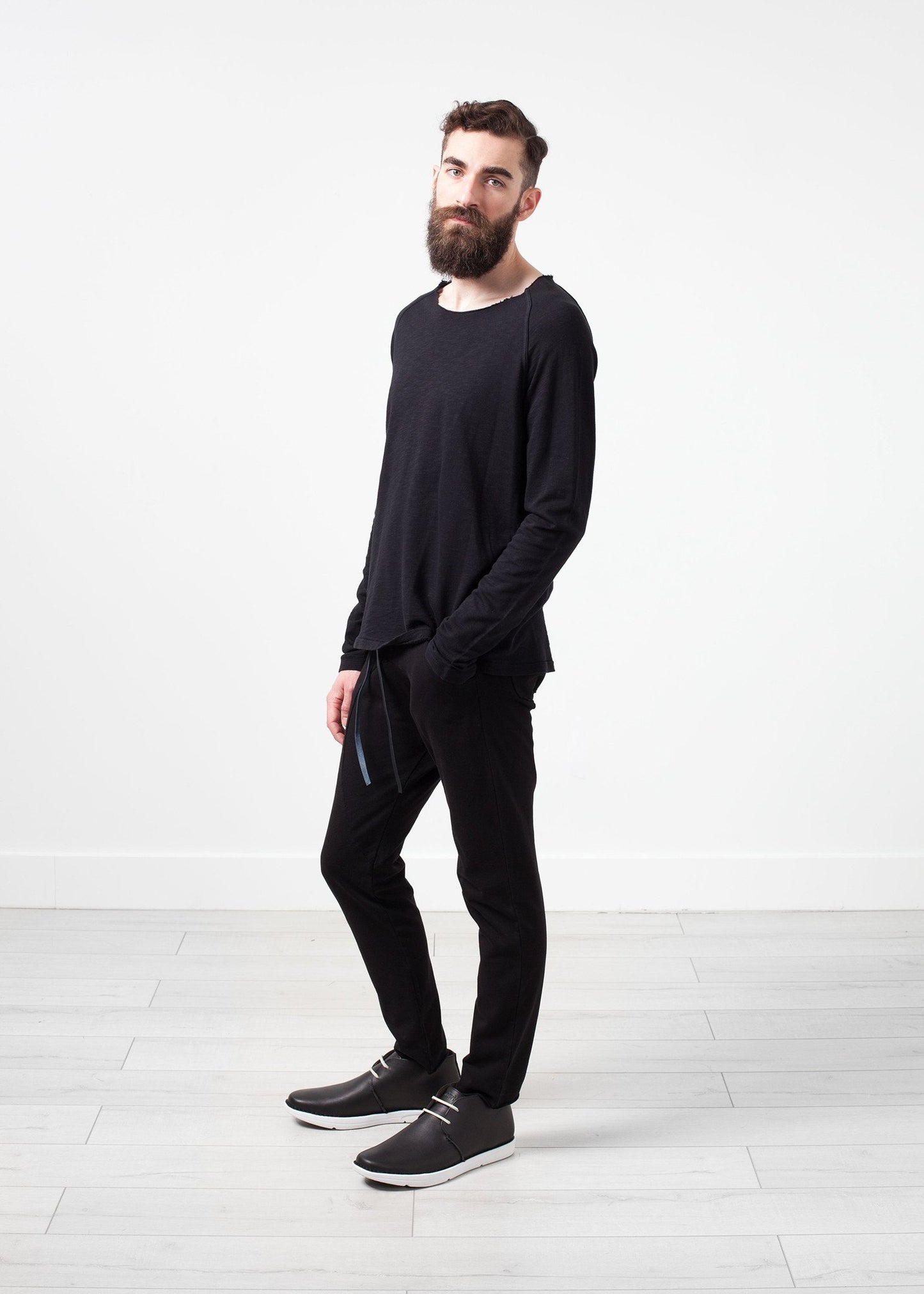 Daris Tee in Black Hannes Roether