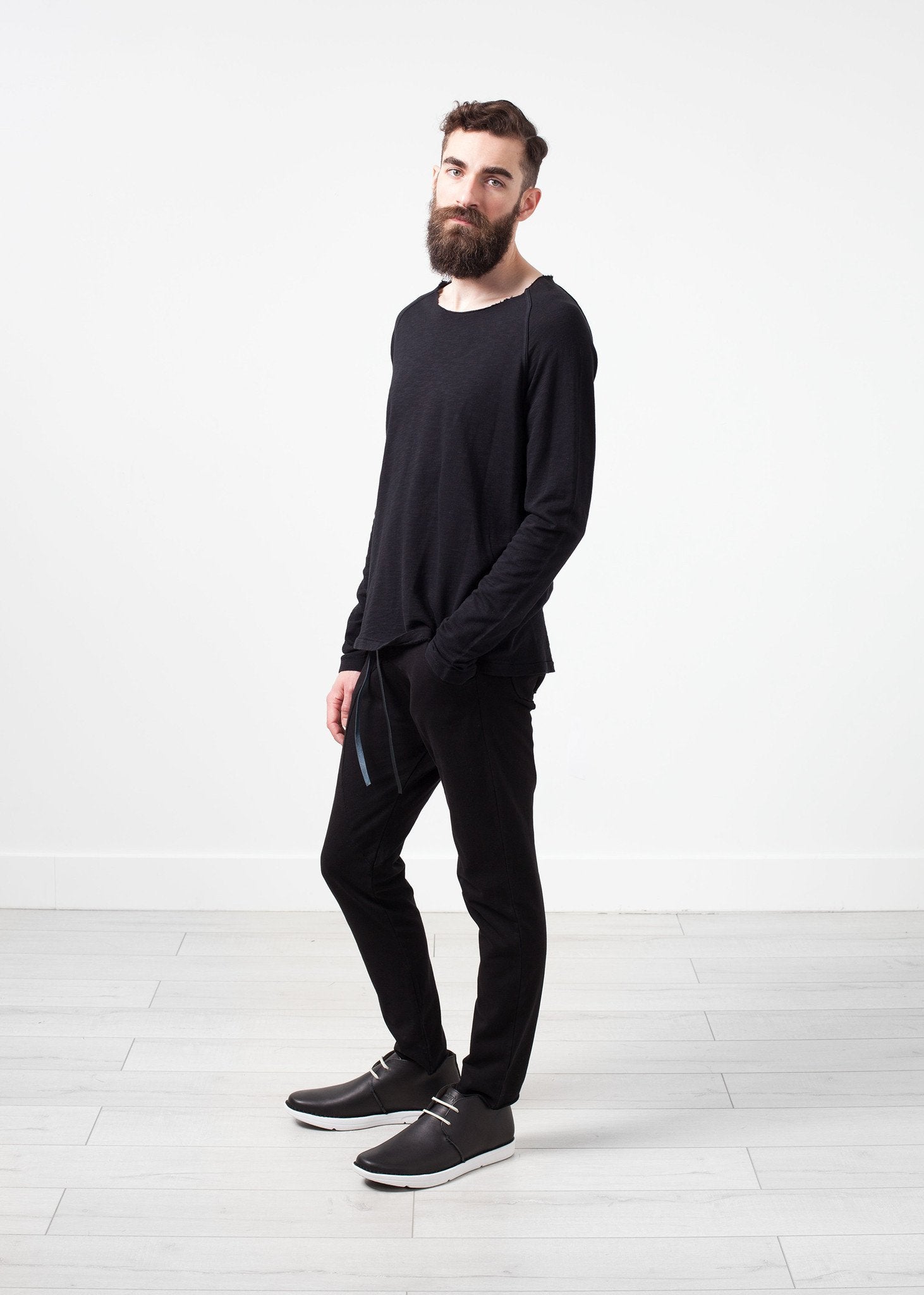 Daris Tee in Black Hannes Roether