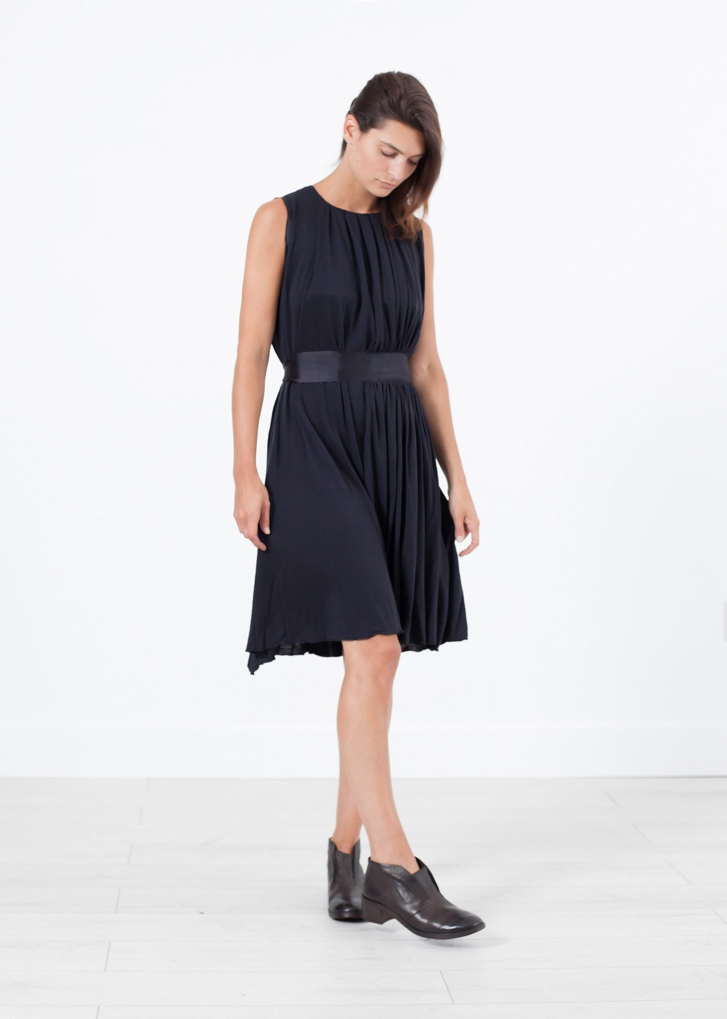 Sleeveless Pleated Dress in Navy Hache