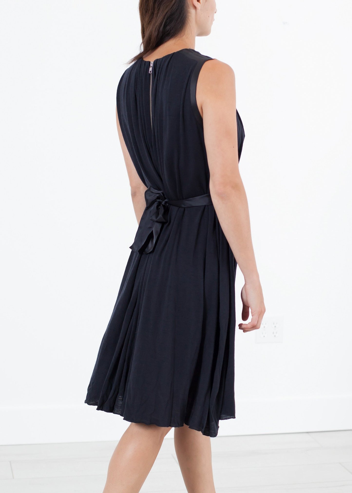 Sleeveless Pleated Dress in Navy Hache