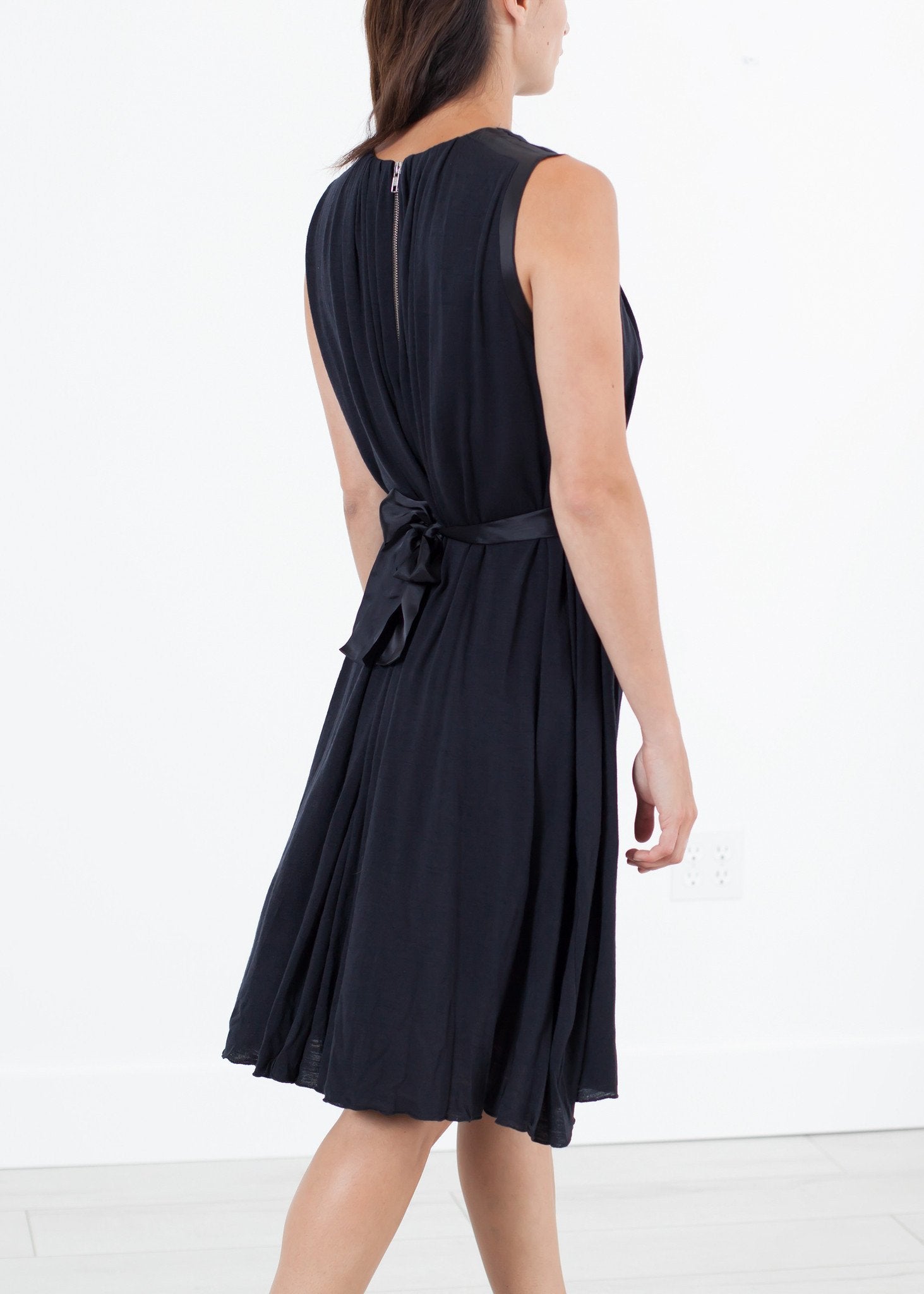 Sleeveless Pleated Dress in Navy Hache