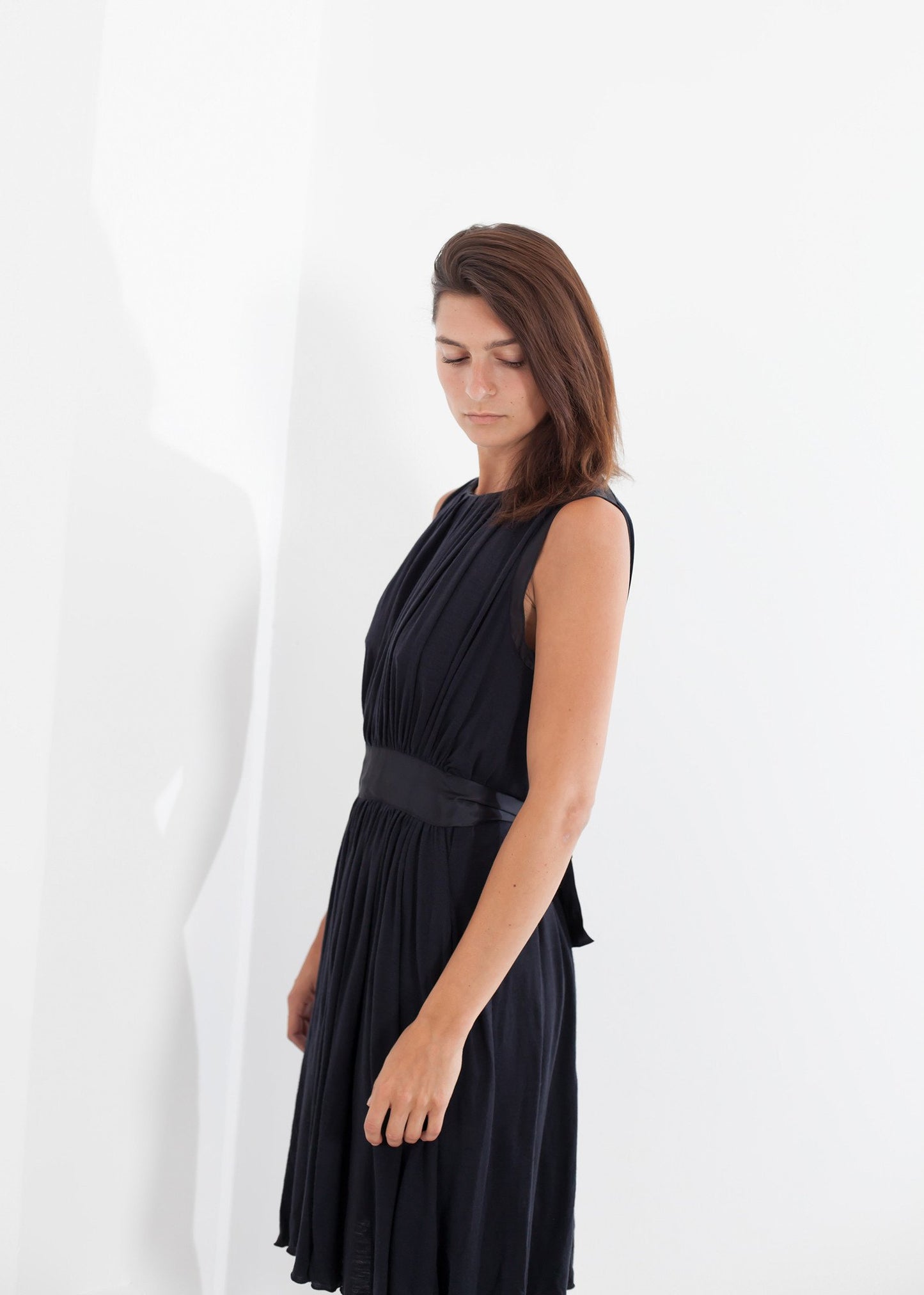 Sleeveless Pleated Dress in Navy Hache