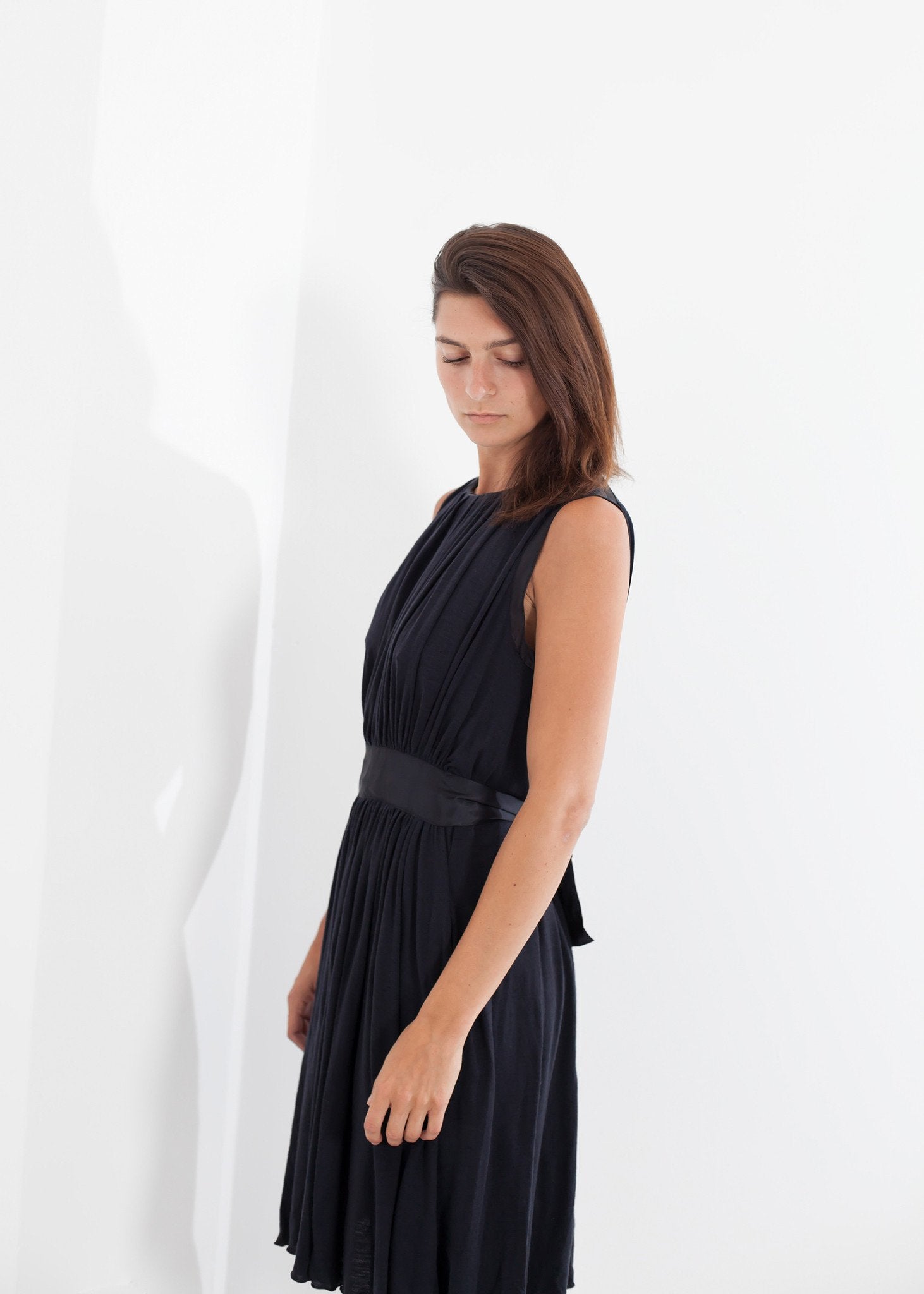 Sleeveless Pleated Dress in Navy Hache