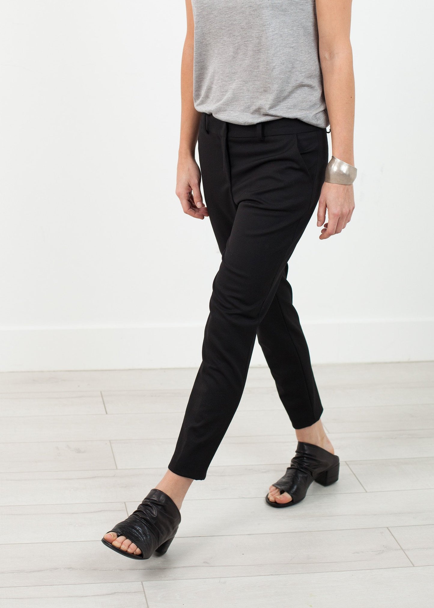 Stretch Fitted Pant in Black Amelia Toro