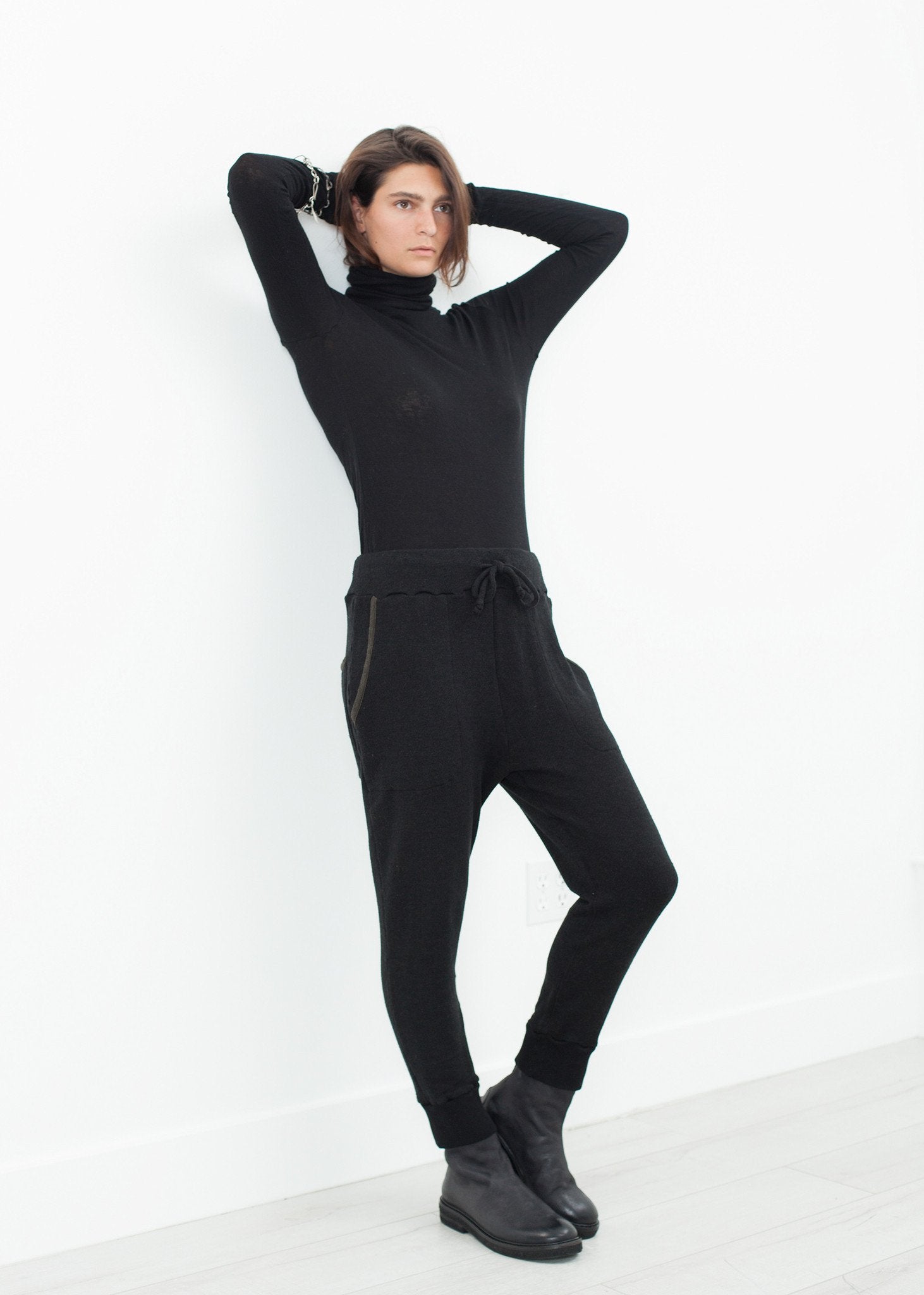 Highsoft Cropped Sweat in Black V:Room