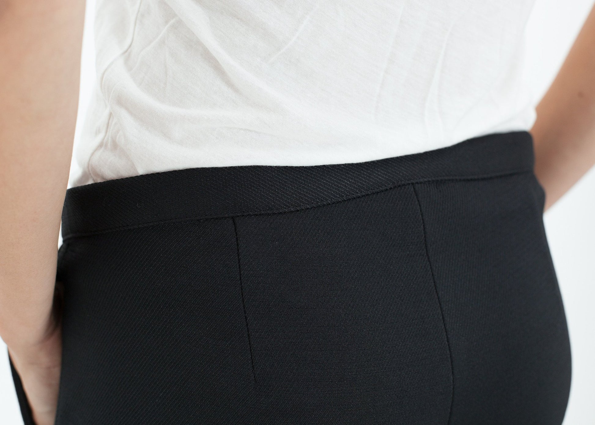 Side Zip Slim Pant in Black Hache