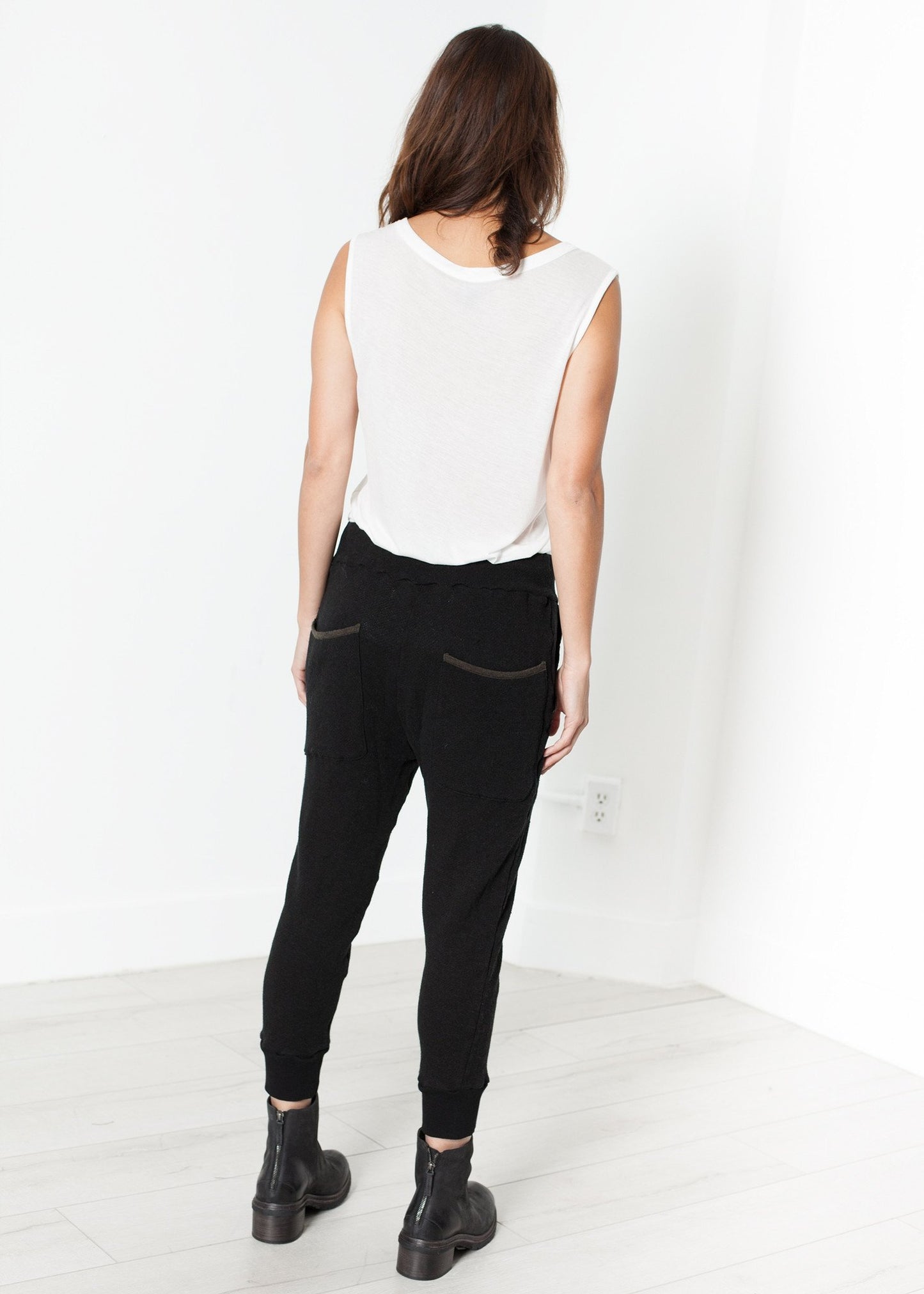 Highsoft Cropped Sweat in Black V:Room