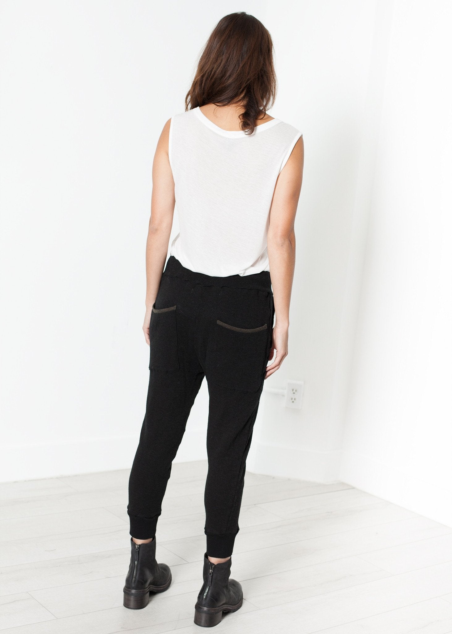 Highsoft Cropped Sweat in Black V:Room
