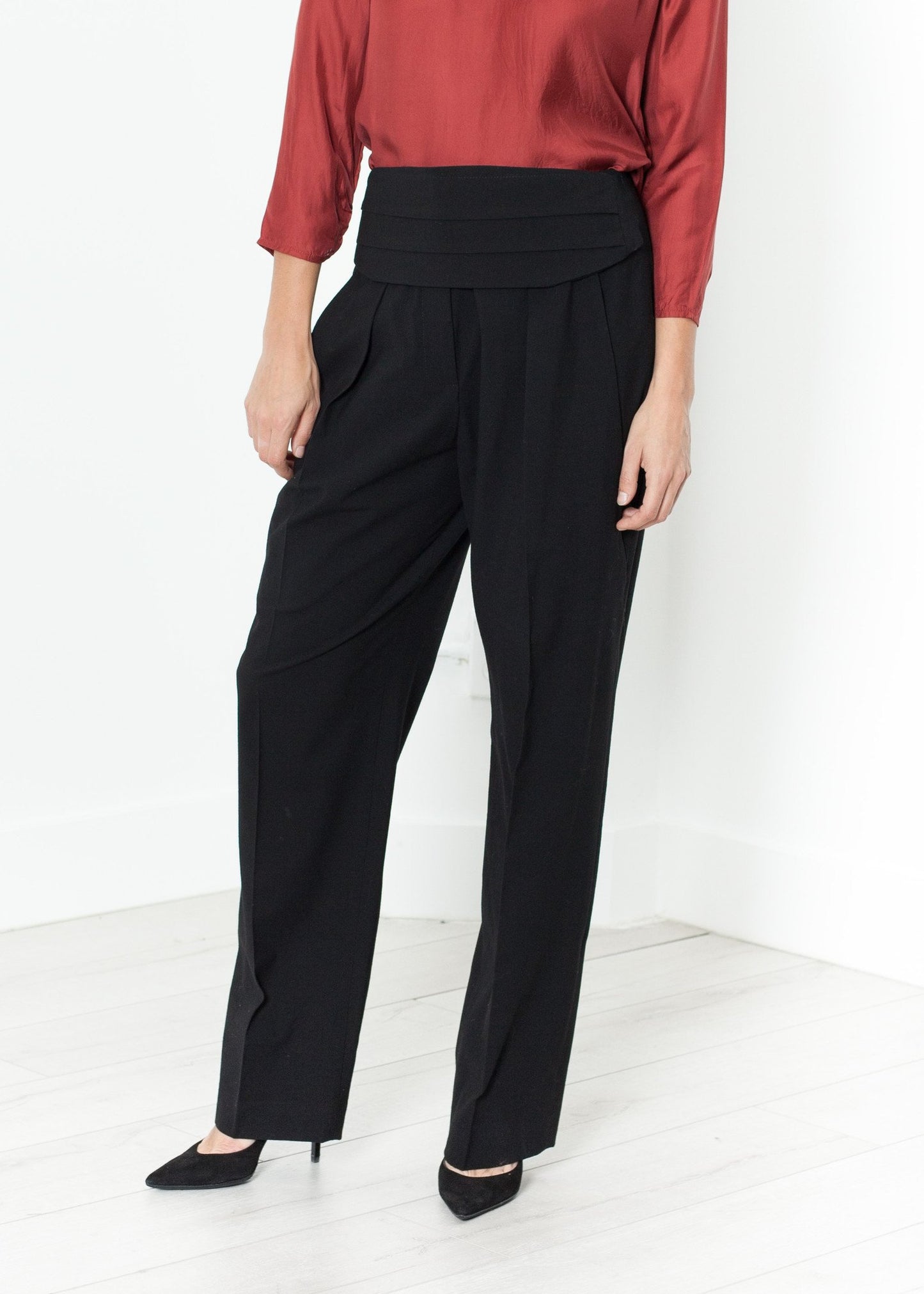 Pleated Waistband Trouser in Black Ter et Bantine