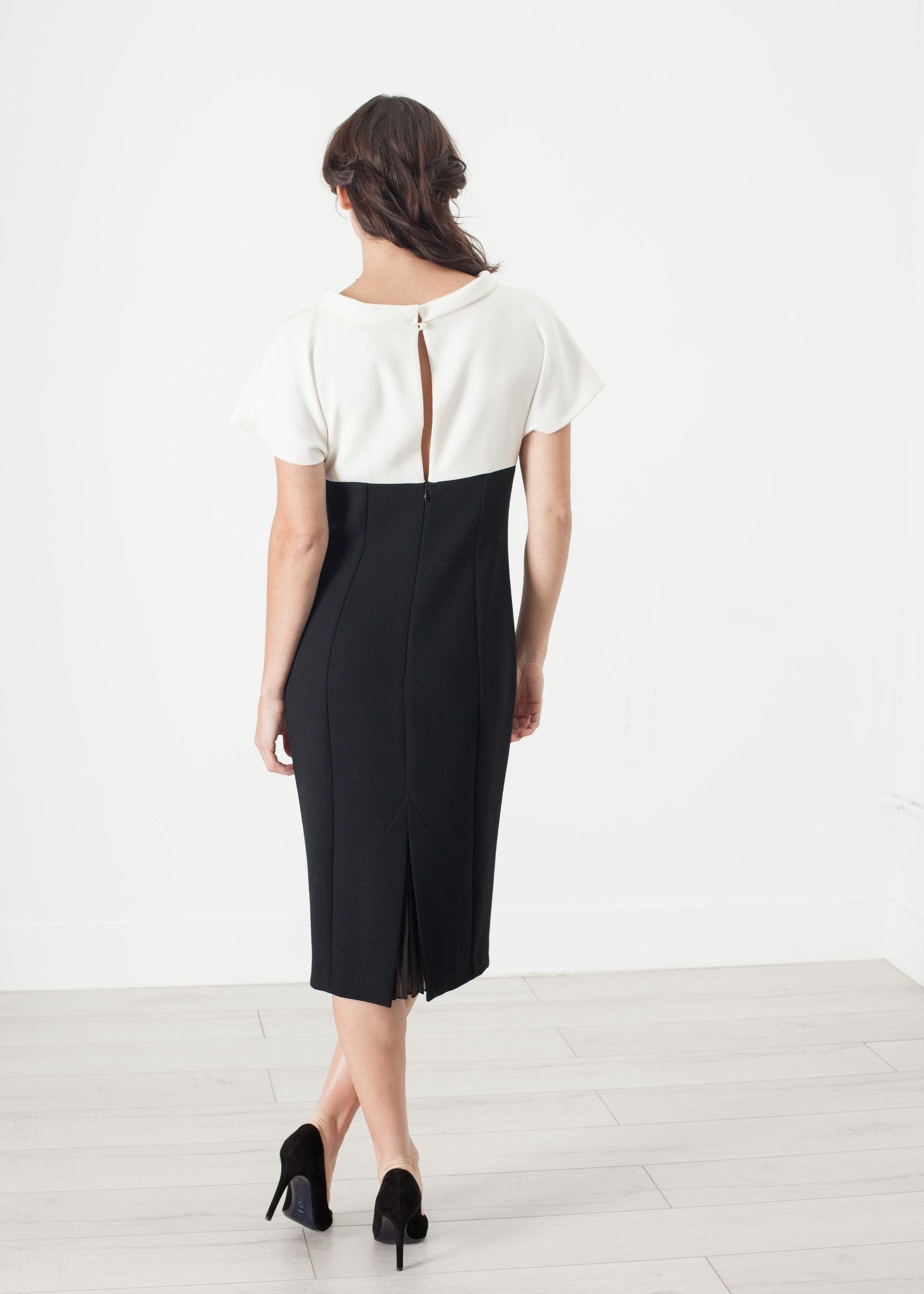 Pearl Fastened Dress in Cream/Black Amelia Toro