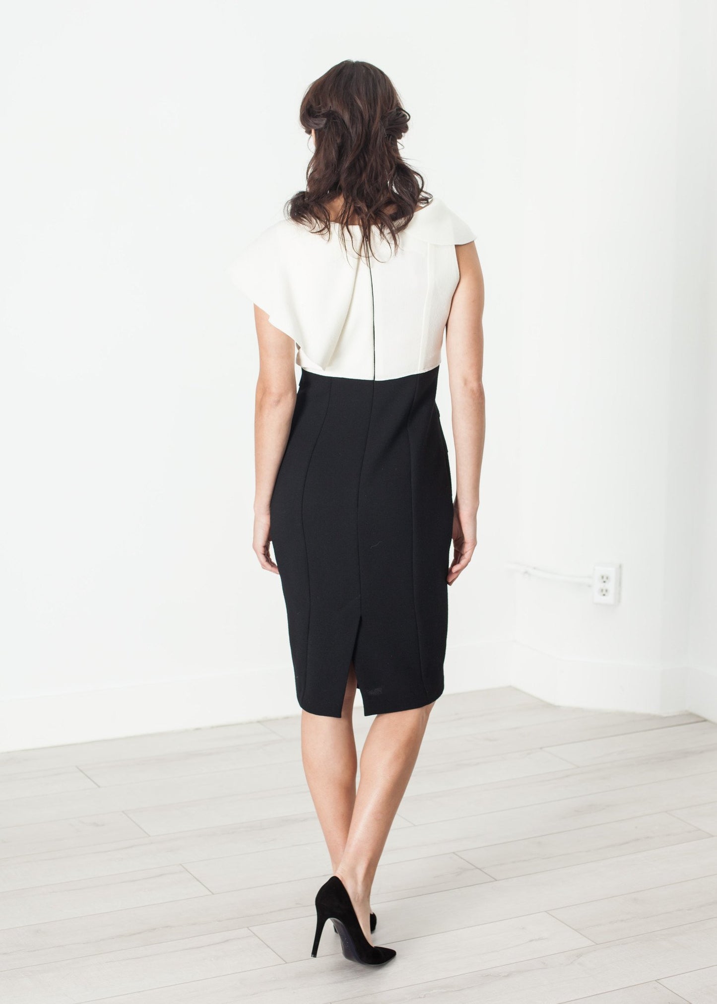 Asymmetric Dress in Cream/Black Amelia Toro