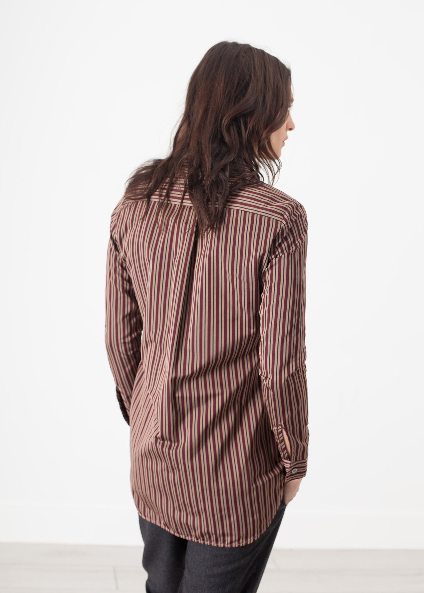 Sheen Button-Up in Red/Tan Hache