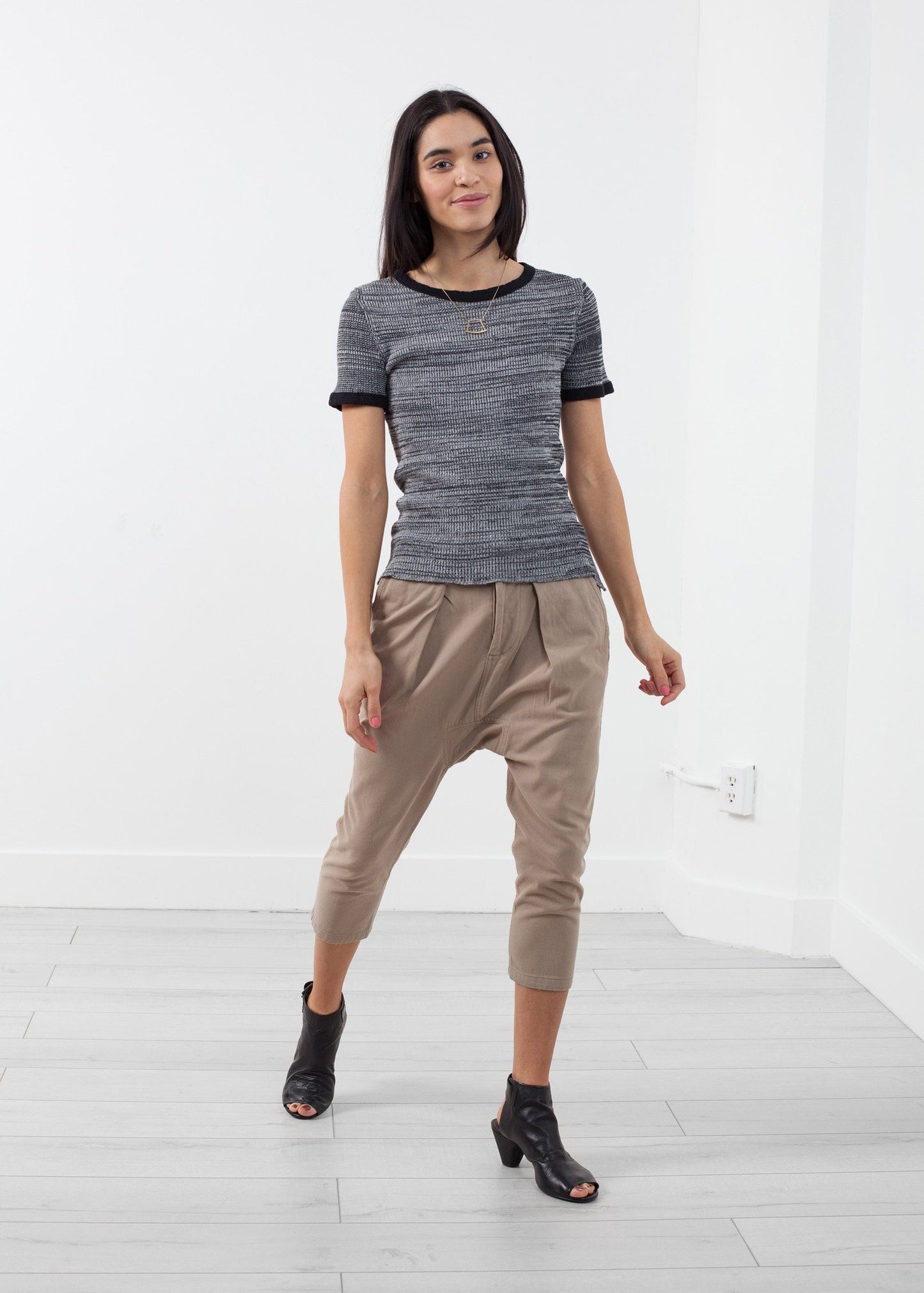 Waffle Knit Crew V:Room