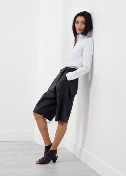 Feather Weight Short Schai