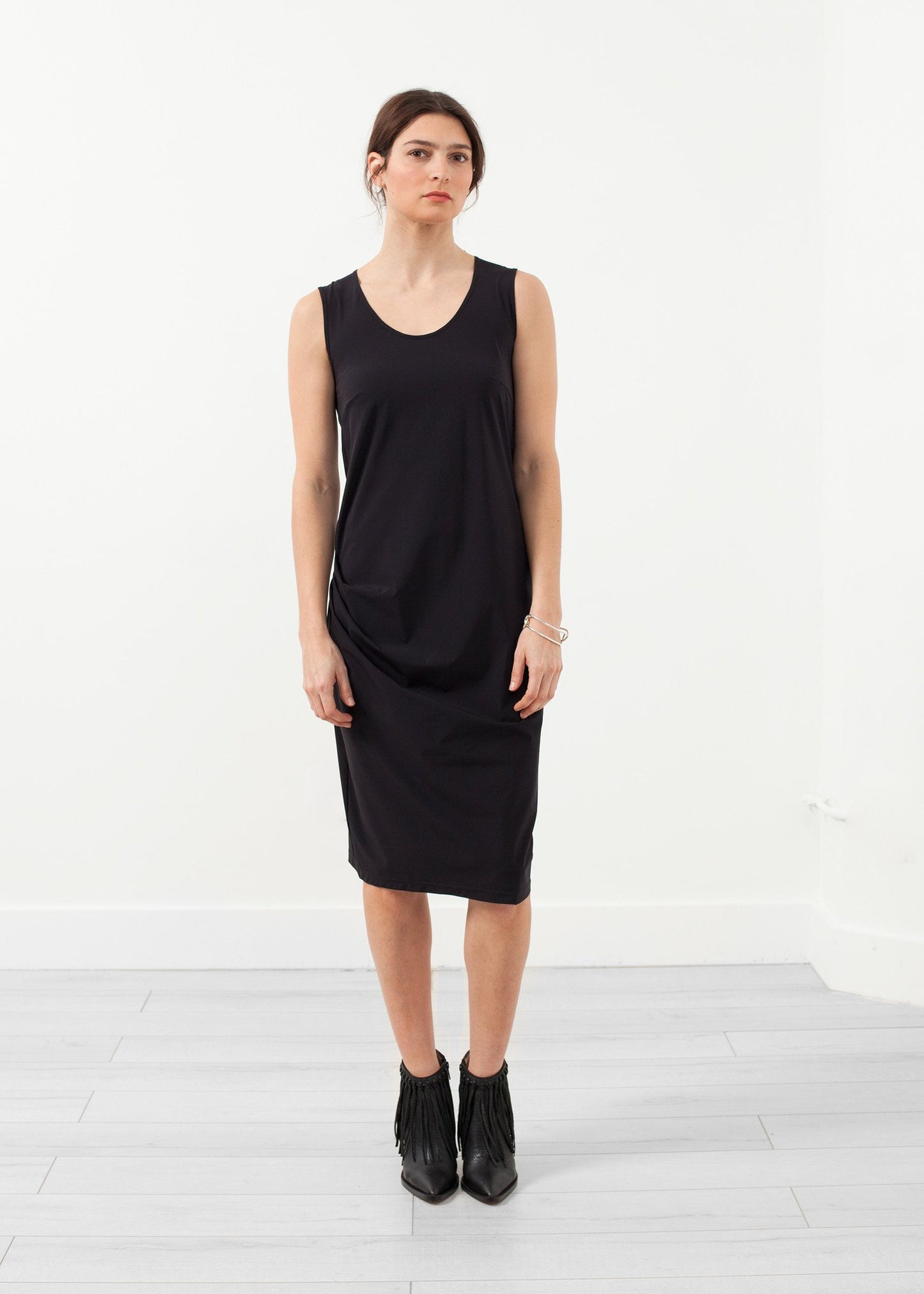 Sleeveless Fitted Dress Hovman