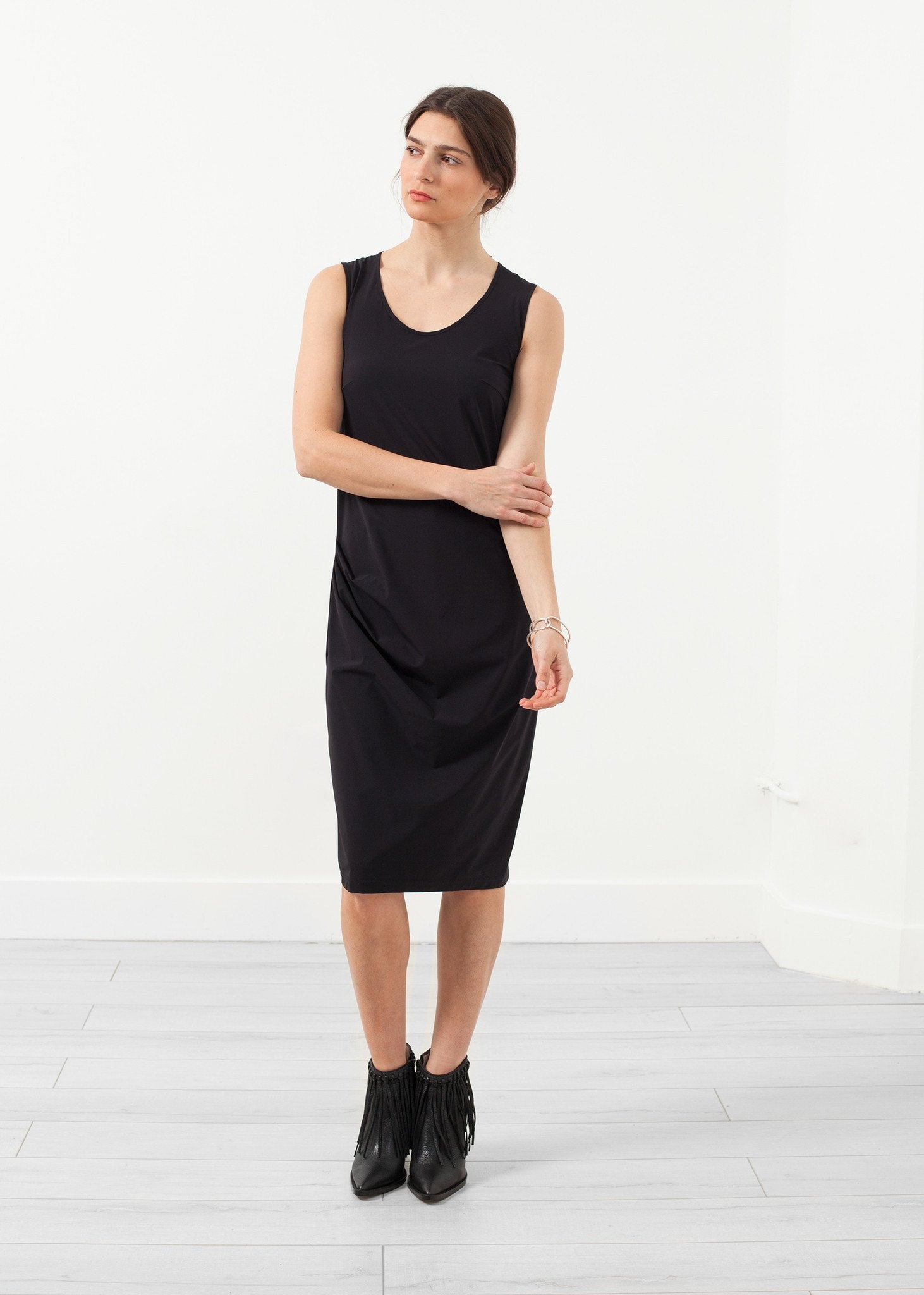 Sleeveless Fitted Dress Hovman