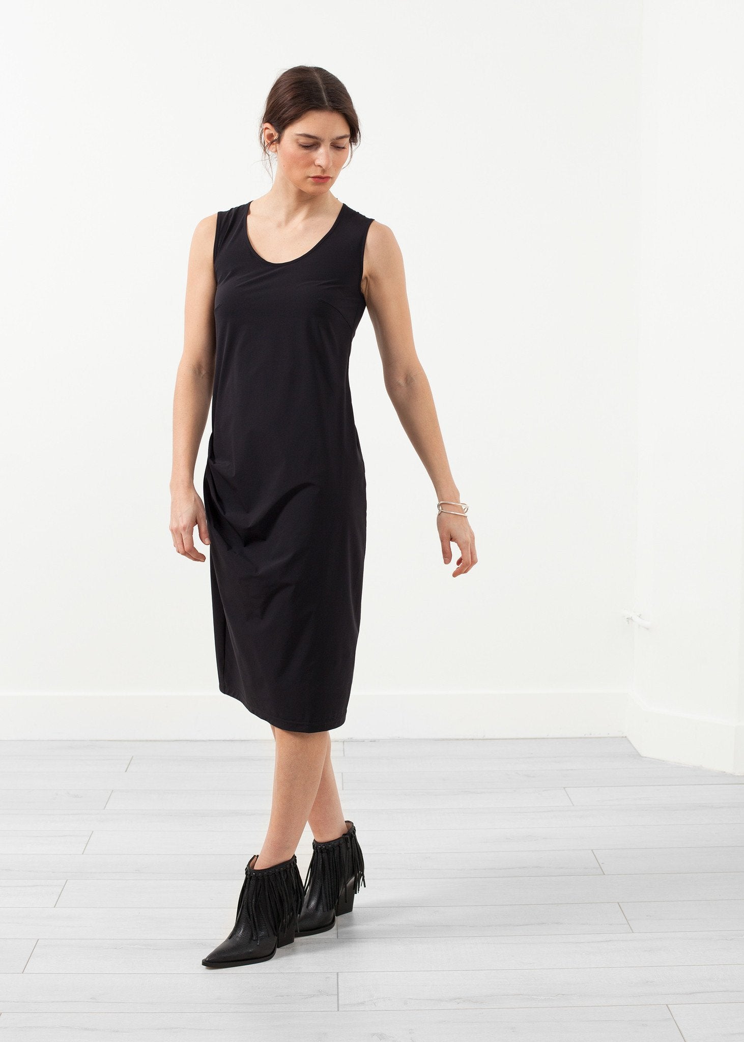 Sleeveless Fitted Dress Hovman