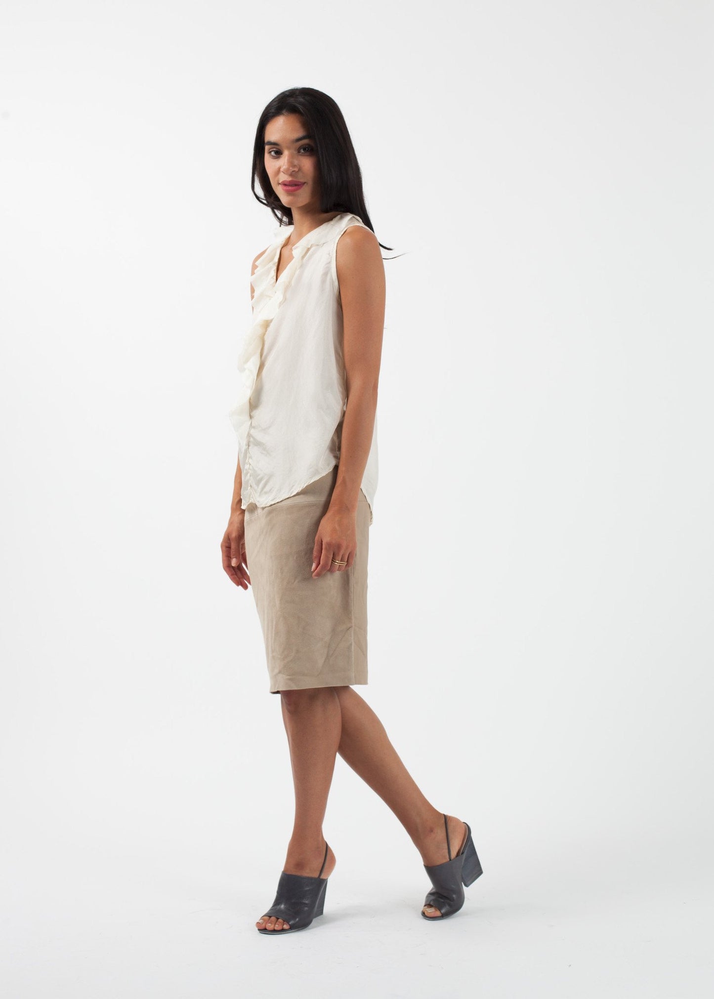 Ruffle Top Pip-Squeak Chapeau