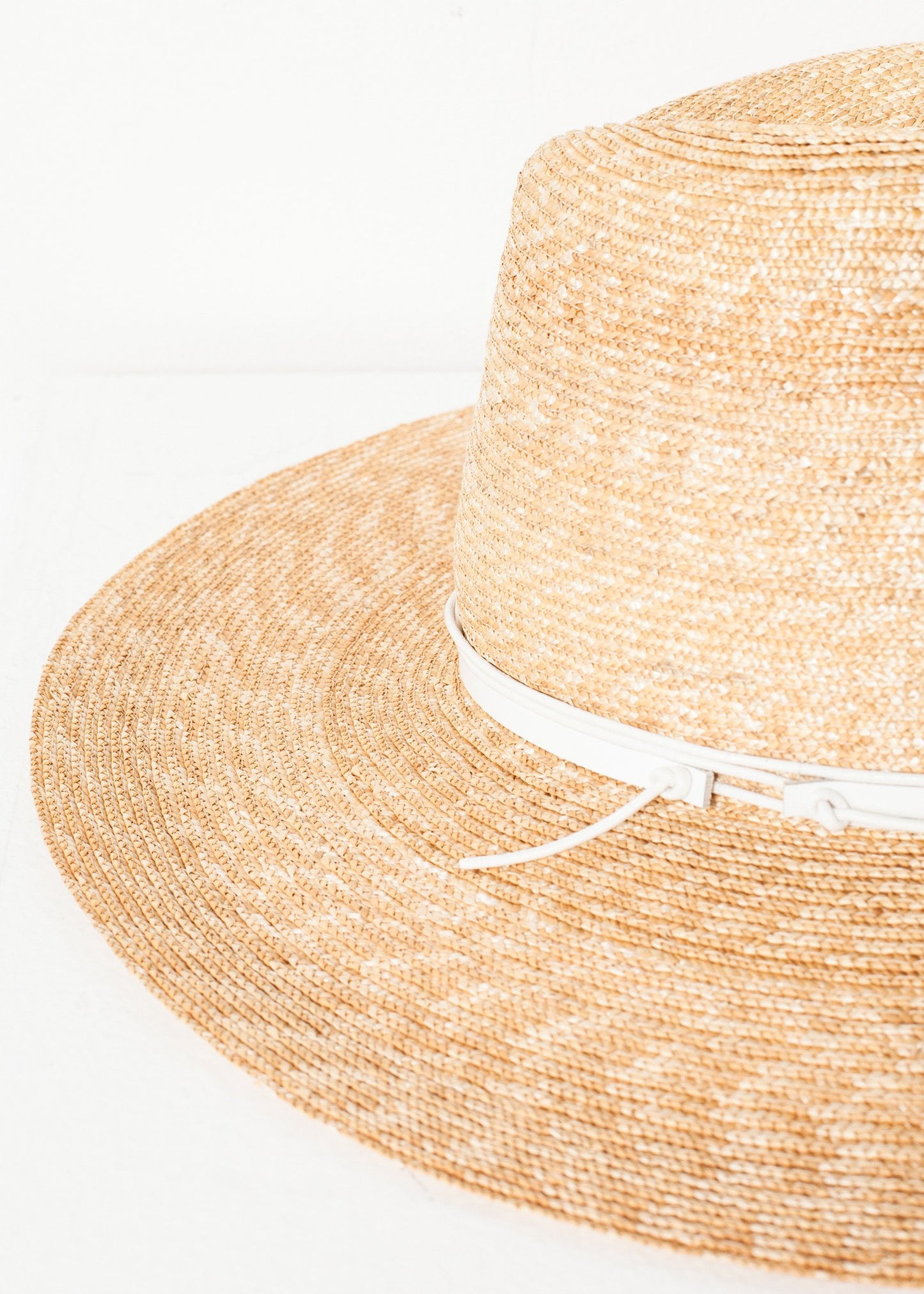 Wrapped Up Hat in Straw/White Lola