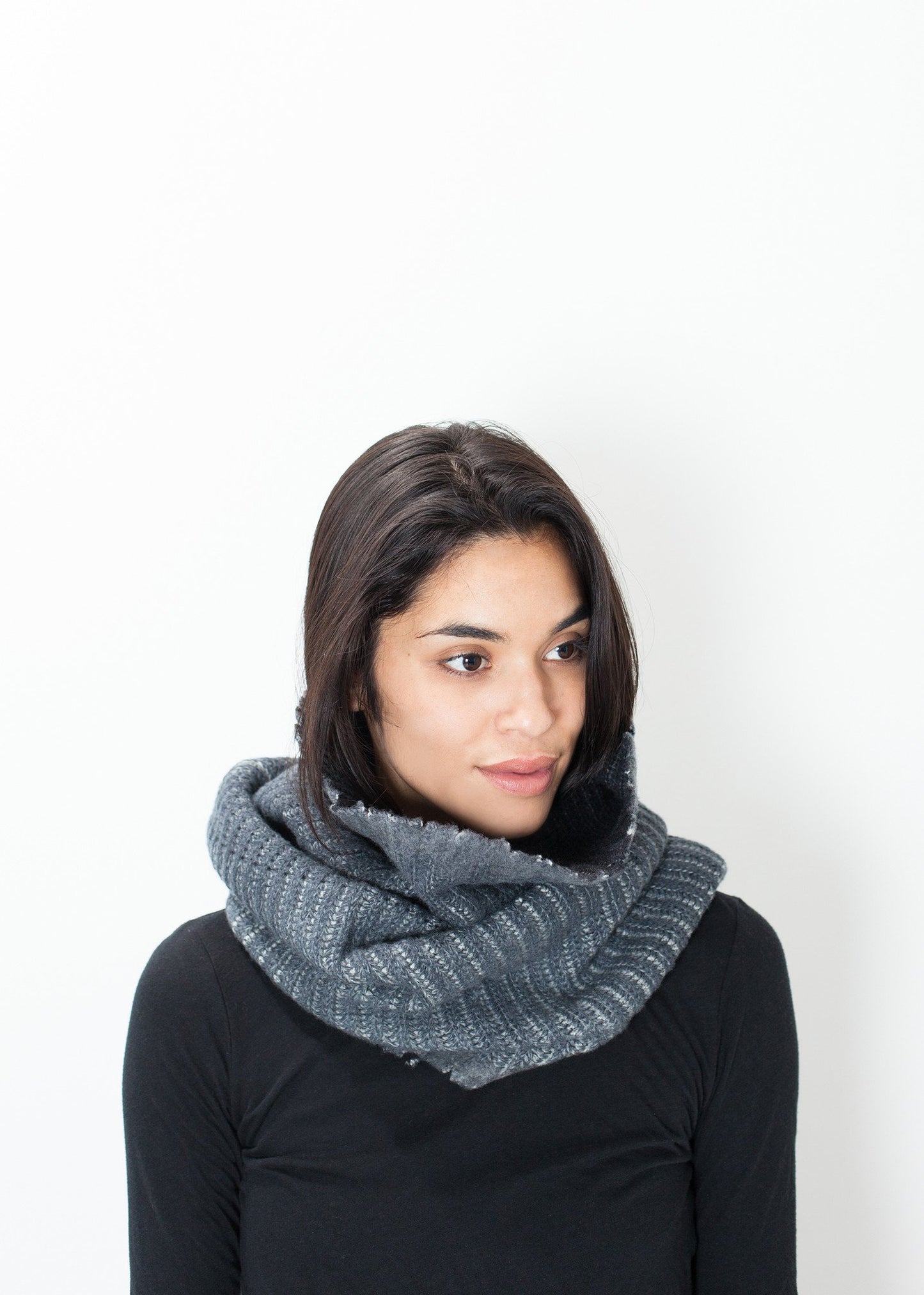 Knit Neck Warmer in Grey Avant Toi