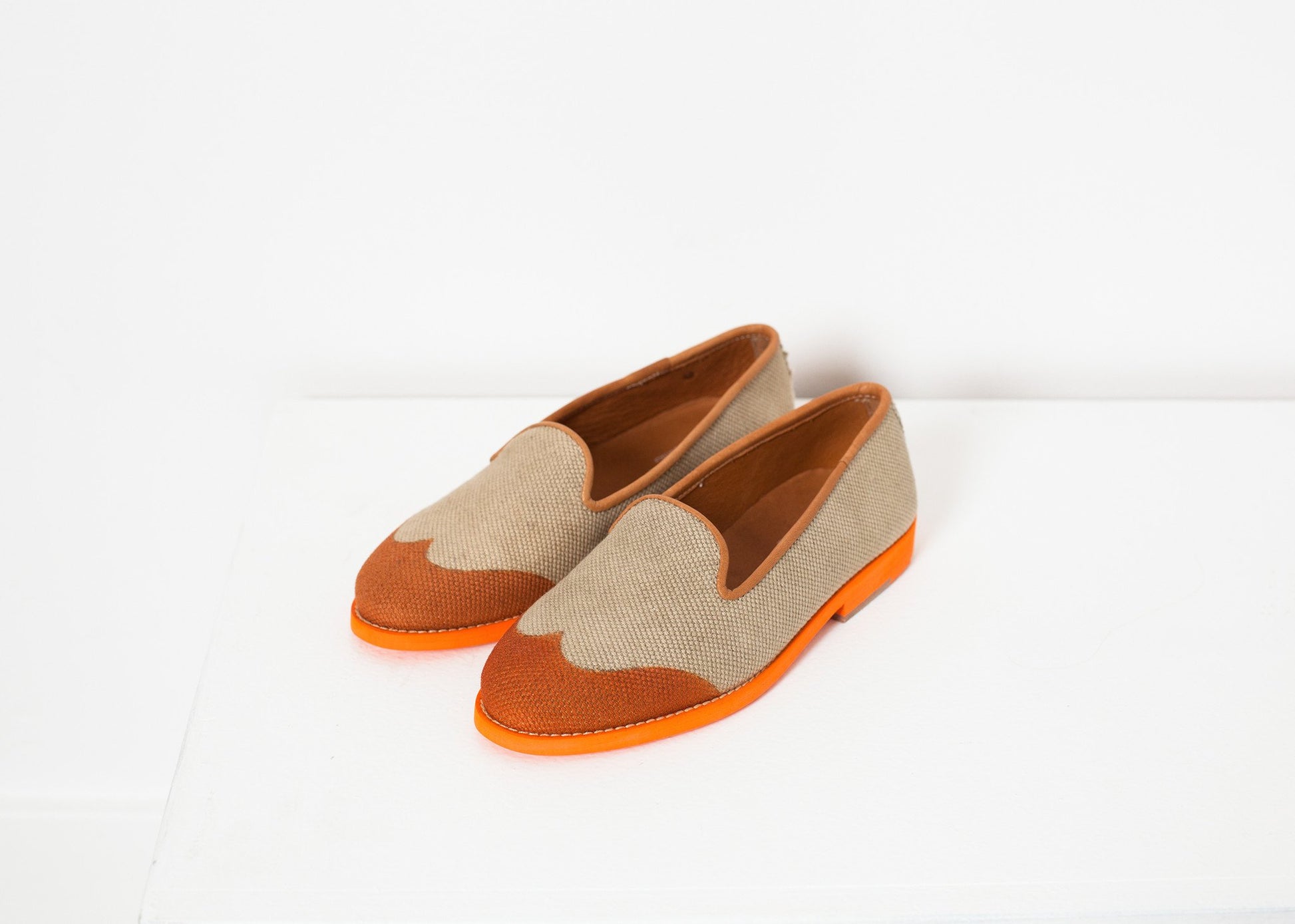 Wingtip Loafer in Orange Verba