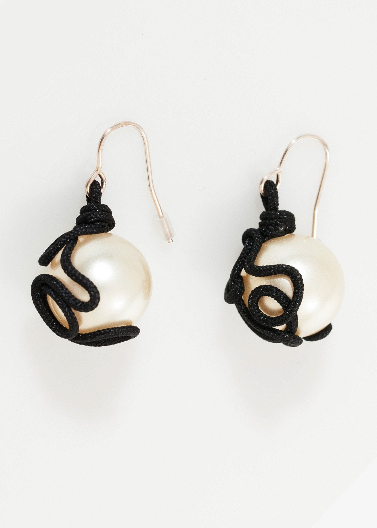 Float Bead Earring in Pearl Maria Calderara