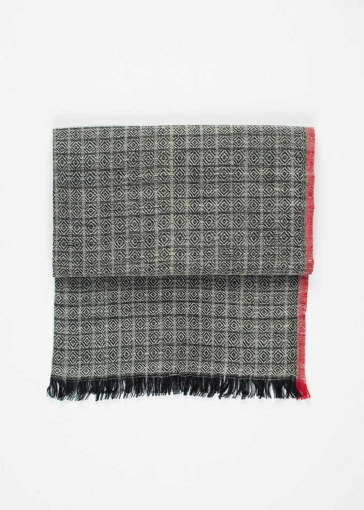Diamond Scarf in Black/Natural Khadi & Co.